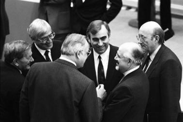 Helmut Kohl im Bundestag vor seiner Wiederwahl zum Kanzler, 11. März 1987