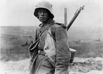 Westfront 1916, Deutscher Soldat eines Sturmtrupps