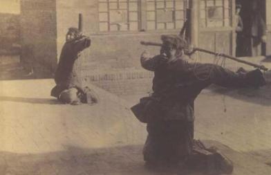 Gerichtsverhandlung in Peking 1904: Enthauptung von Chinesen