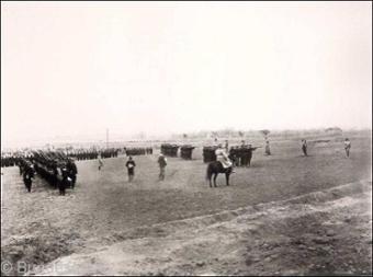 Erschießung von fünf "Räubern" während des Boxeraufstands, Flussbett nahe Licun 23. März 1900