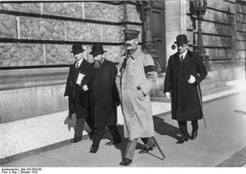 Prinz Max von Baden. Reichskanzler: 4. Okt.-9. Nov. 1918 (vlnr: Erhard Eduard Deutelmoser, Max v. Baden, Wilhelm von Radowitz)