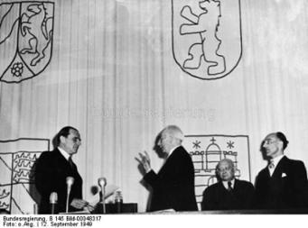 Vereidigung von Theodor Heuss zum ersten Bundespräsidenten der Bundesrepublik Deutschland
