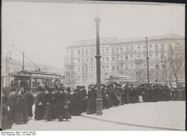 Internationaler Frauentag am 19. März 1911 in Berlin: Demonstrationszug der Frauen für das Frauenwahlrecht