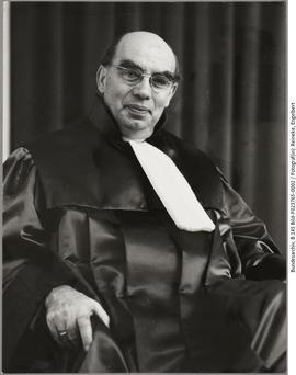 Gerhard Leibholz 1966 in der Richterrobe des Bundesverfassungsgerichts