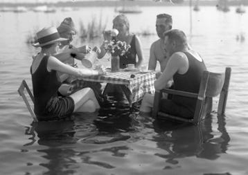 Teetrinlen im See, Juli 1926