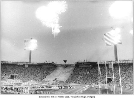 Feuerwerk bei der Abschlussfeier der  olympischen Spiele 1980 in Moskau