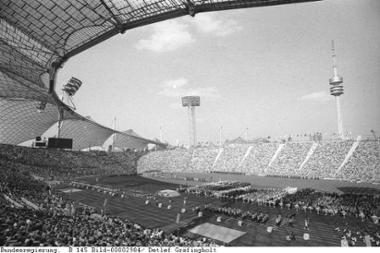 26. Augustt 1972: Einmarsch der verschiedenen Nationen bei der Eröffnungsfeier der Olmpischen Spiele im Olympia-Stadion