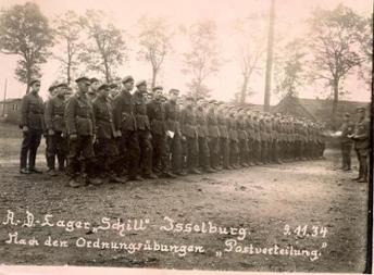 "Postverteilung" in einem Arbeitsdienstlager am Rhein, Nov. 1934