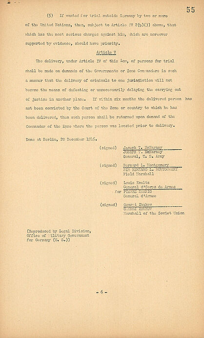 Abgebildet ist eine englischsprachige Fassung des Kontrollratsgesetzes Nr. 10 des Alliierten Kontrollrats.