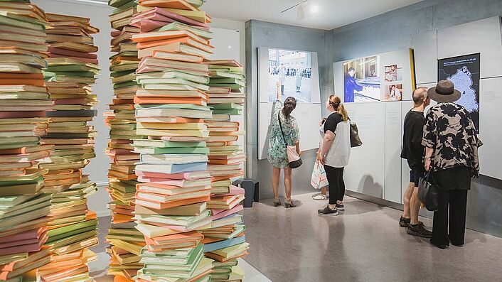 Der Eingangsbereich der Ausstellung 'Einblick ins Geheime'.