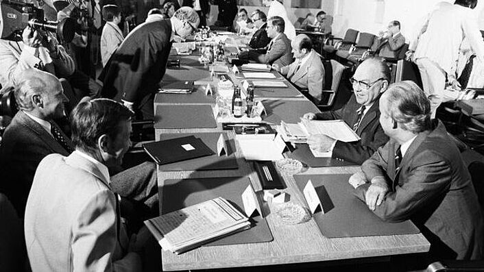 Kabinettssitzung unter Leitung von Bundeskanzler Helmut Schmidt im Schloss Gymnich