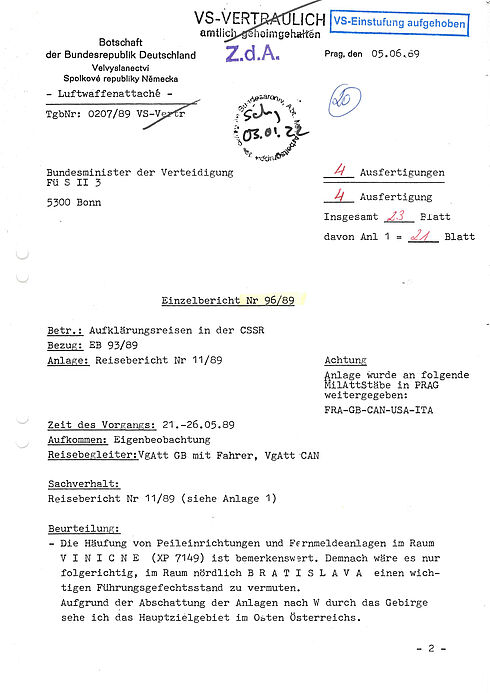 Erste Seite eines Berichtes zu Aufklärungsreisen in der ČSSR mit Stempeln und handschriftlich ergänzten Angaben