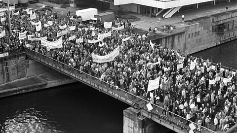 Kundgebung gegen staatliche Gewalt und für Meinungs- und Versammlungsfreiheit 