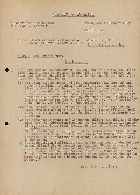 Maschinentextliches Rundschreiben mit nummerierten Absätzen und roten Unterstreichungen sowie blau markierten Passagen