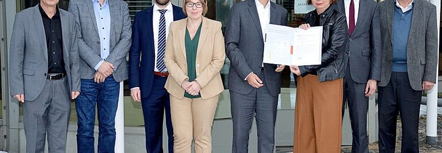 Überreichung des BSI-Zertifikats an das Bundesarchiv