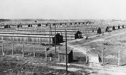 Gesamtansicht des KZ Auschwitz mit Baracken