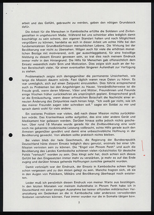 Erfahrungsbericht des Katholischen Standortpfarrers München I über seinen Einsatz als Militärpfarrer in Kambodscha, 5. Dezember 1993 (Seite 2) Maschinenschriftliches Dokument mit rotem Anführungszeichen am rechten Rand