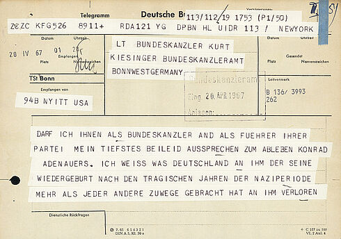 Telegramm-Formular mit Stempel, handschriftlichen Vermerken und Kürzeln sowie maschinell geschriebenem Text in Großbuchstaben und mit händisch unterstrichenen Passagen