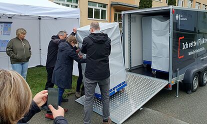 Neuer Katastrophenschutz-Anhänger im Stasi-Unterlagen-Archiv Schwerin im Einsatz