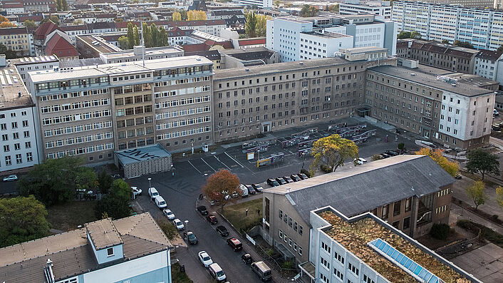Blick auf die ehemalige Stasi-Zentrale in Berlin-Lichtenberg
