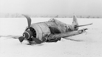Zerstörtes Flugzeug Focke-Wulf Fw 190 in der Sowjetunion