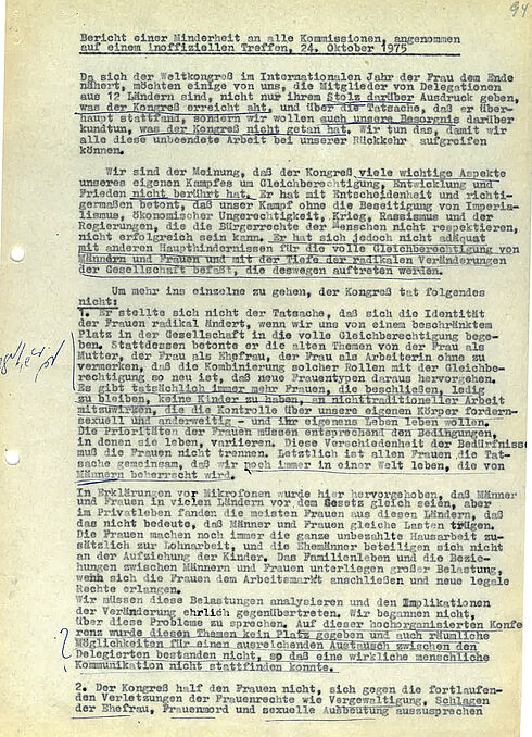 Beitrag von zwölf Länder-Delegationen zu den Schlussdokumenten in Maschinenschrift, mit händisch unterstrichenen Passagen sowie stenografischen Kürzeln am linken Rand