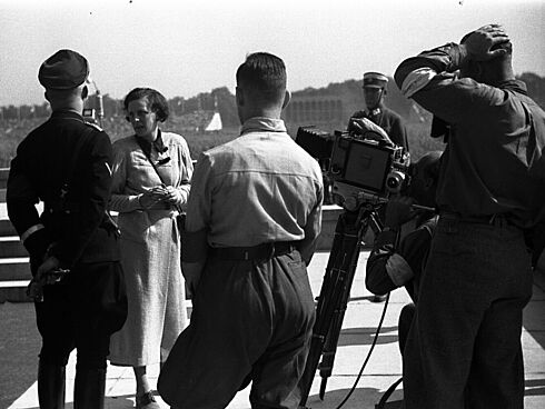 Leni Riefenstahl mit Heinrich Himmler während des NSDAP-Reichsparteitags in der Luitpold-Arena 