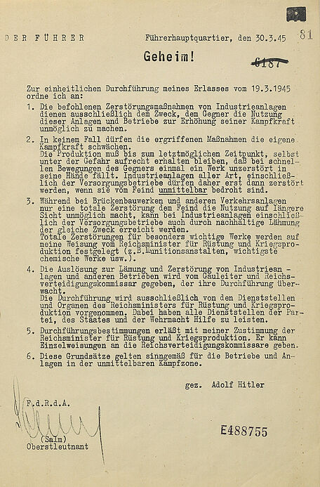 Maschinengeschriebenes Dokument mit nummerierten Absätzen, einer Unterstreichung und einer händischen Unterschrift