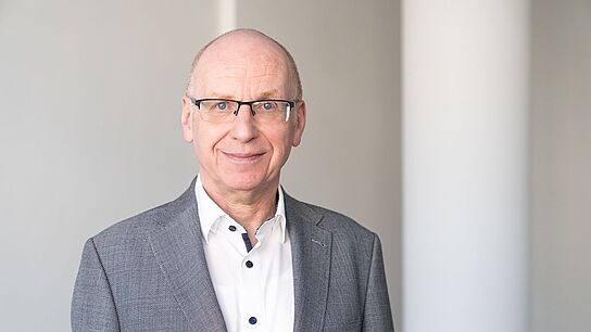 Dr. Axel Janowitz
