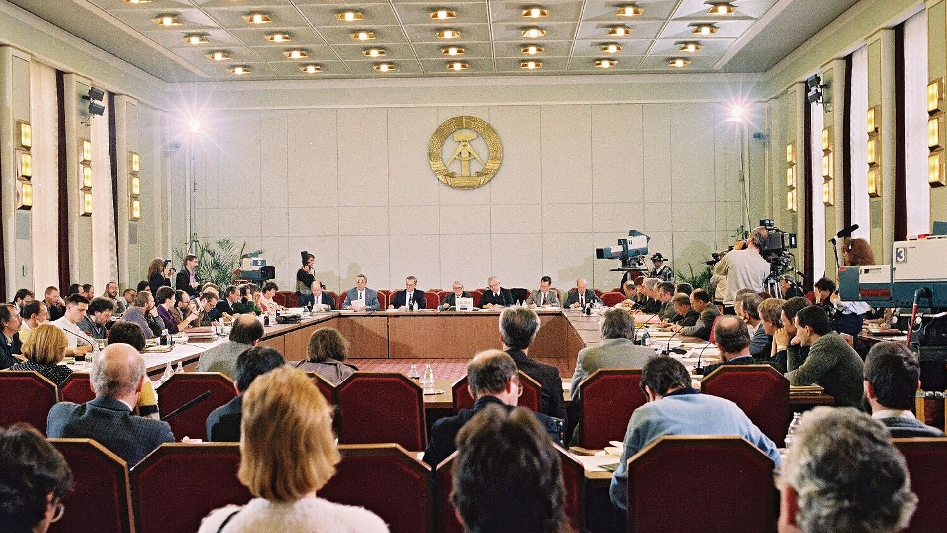 Bild von der Sitzung des Zentralen Runden Tisches, Berlin 22.1.1990