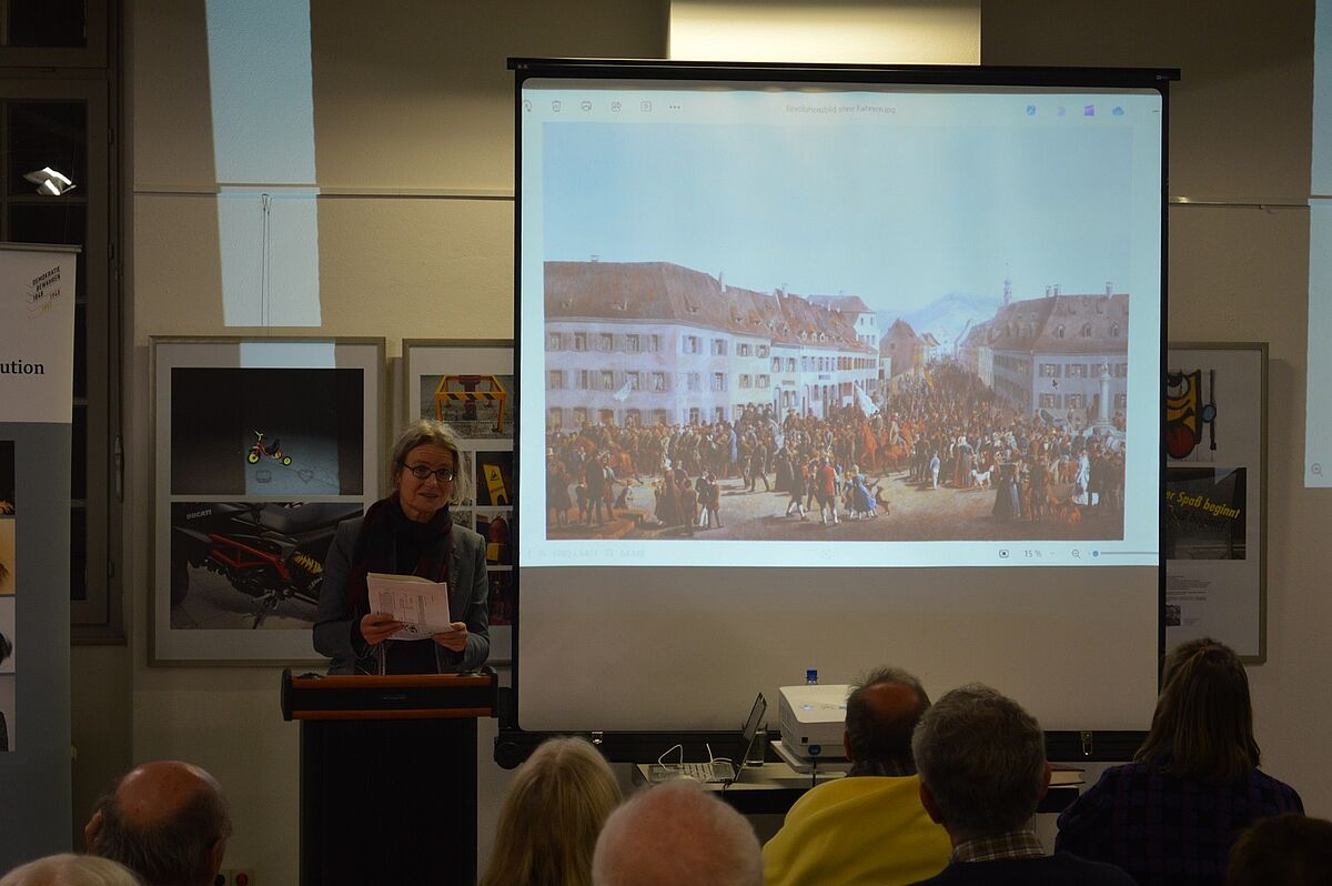 Dr. Carola Hoécker beim Vortrag