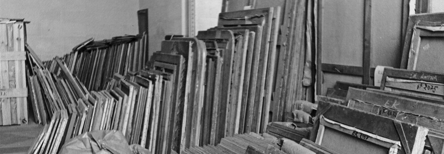 Lager mit Holzkisten in Paris nach einer Beschlagnahmeaktion von Möbeln und Wohnungsinventar (1942/1943 ca.)