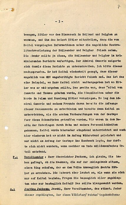 Abgebildet ist ein Auszug aus dem Sitzungsprotokoll vom 26. April 1946 zur Vernehmung von Hans Bernd Gisevius durch Robert H. Jackson während des Nürnberger Prozesses.