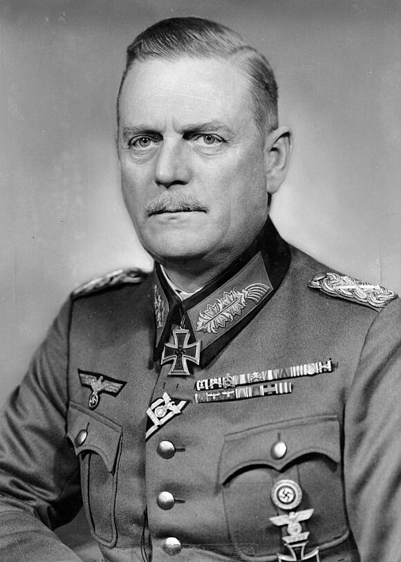 Schwarz-Weiß-Porträtfoto von Wilhelm Keitel in Uniform