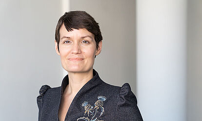 Dr. Stephanie Schlesier, Sachbearbeiterin