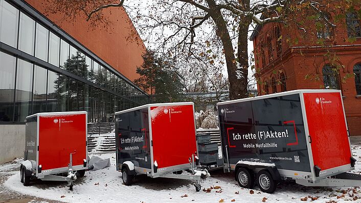 Anhänger mit der Aufschrift:“ Ich rette (F)Akten! Mobile Notfallhilfe“
