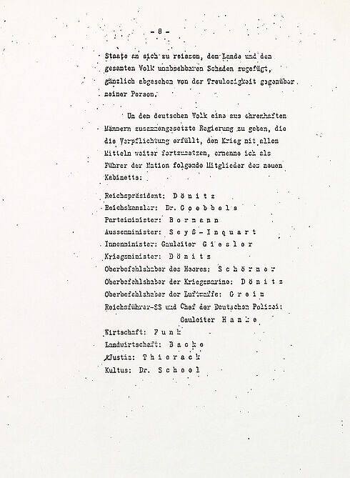 Maschinengeschriebenes Dokument mit in Sperrschrift hervorgehobenen Personennamen