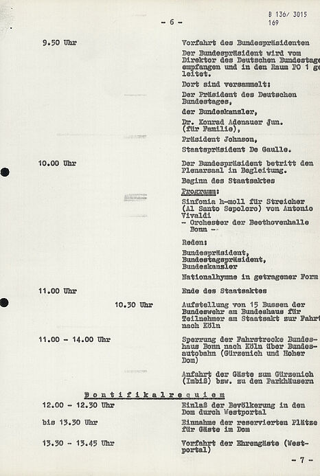 Maschinengeschriebenes Dokument in tabellarischer Form mit zwei Spalten
