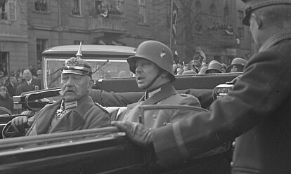 Ankunft des Reichspräsidenten Paul von Hindenburg und seines Sohnes, des Obristen Oskar von Hindenburg