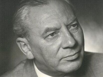 Porträtaufnahme in schwarz-weiß von Hermann Teske