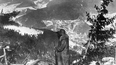 Bild von deutschem Soldaten auf dem Posten auf dem Hartmannswillerkopf ("Vieil Armand"), ca. 1916/1918, Frankreich (Südvogesen)