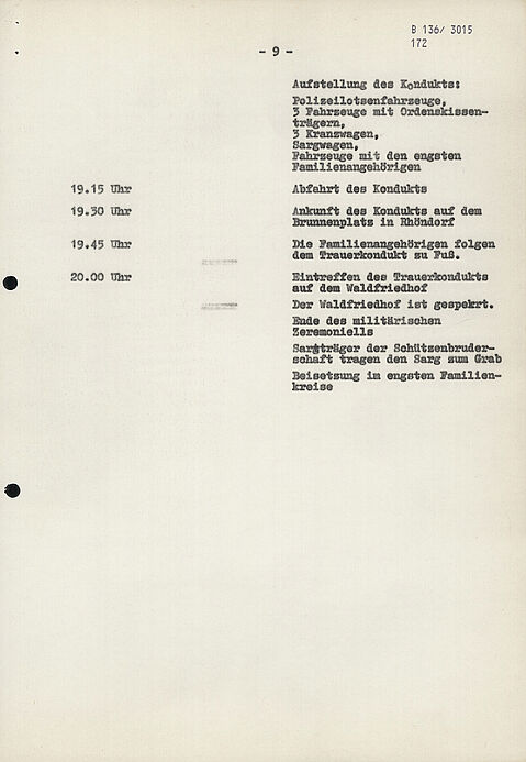 Maschinengeschriebenes Dokument in tabellarischer Form mit zwei Spalten