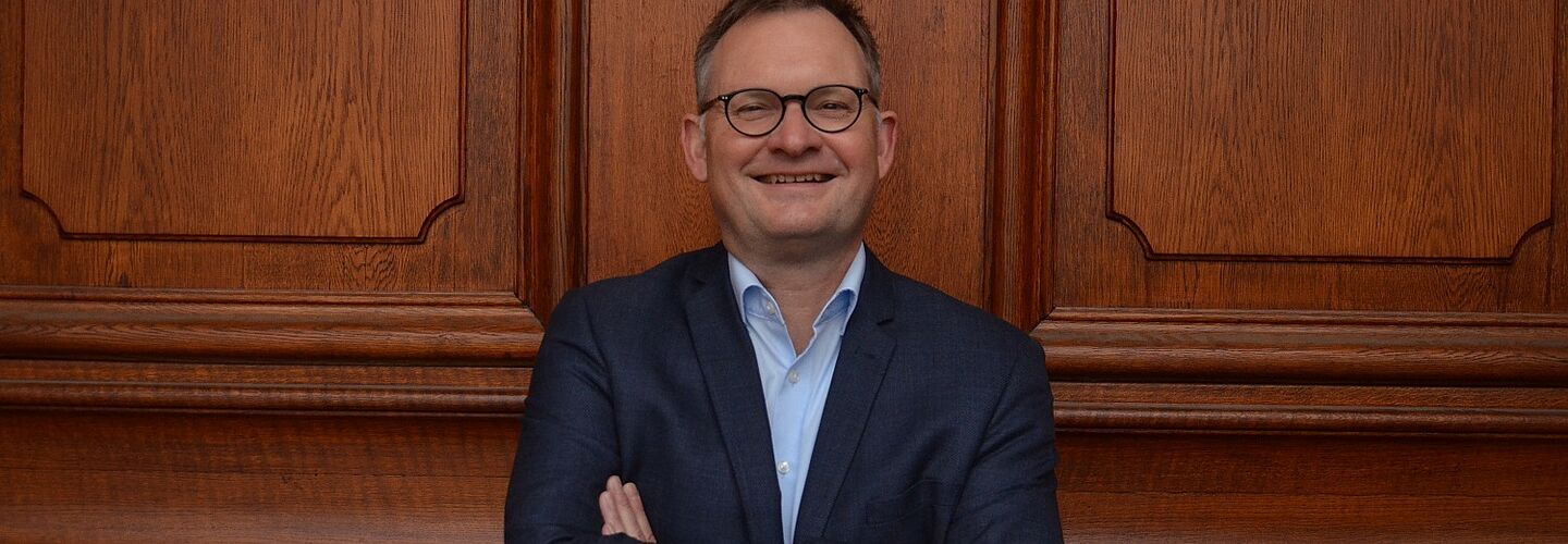 Das Bild zeigt Herrn Prof. Dr. Gassert