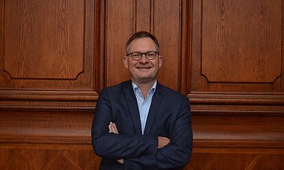 Das Bild zeigt Herrn Prof. Dr. Gassert