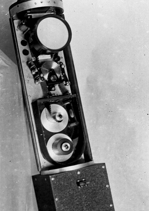 Bild einer geöffneten sog. Maschinengewehrkamera.