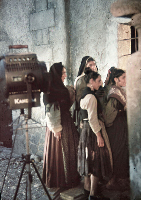 Komparsinnen des Films „Tiefland“ aus den Zwangslagern Salzburg-Maxglan und Berlin-Marzahn während der Dreharbeiten, 1940