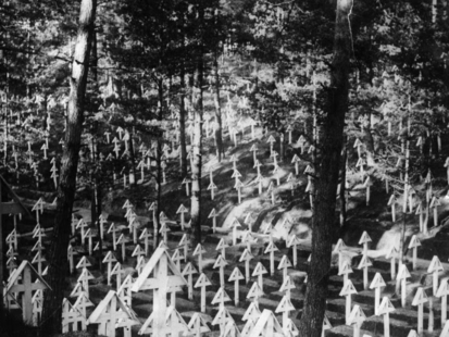 Kreuze auf dem deutschen Gefallenen-Friedhof bei Wilna-Antokol, 1917