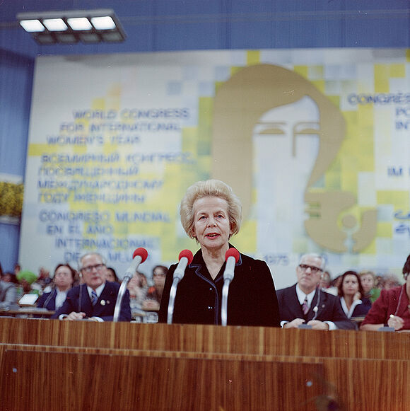 Helvi Sipilä auf dem Weltfrauenkongress in Ost-Berlin