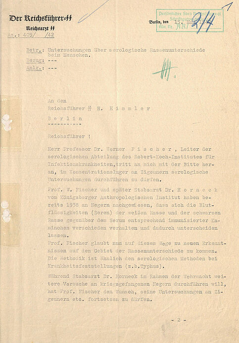 Maschinentextliches Schreiben auf offiziellem Briefpapier mit behördlichem Stempel und handschriftlichen Kürzeln