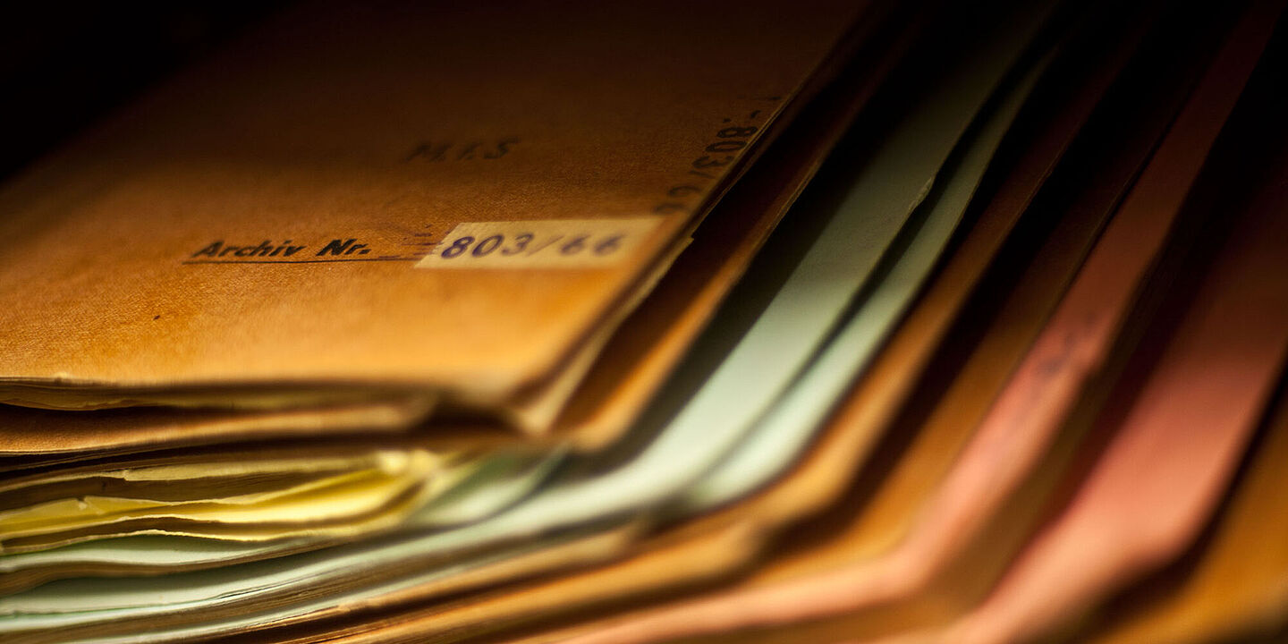 Akten im Stasi-Unterlagen-Archiv Berlin., Quelle:
            Bundesarchiv